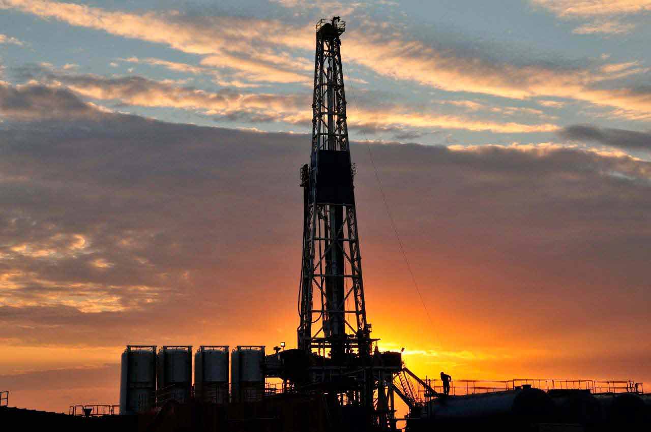 Petrol Doğalgaz Hukuku Sondaj Kule - Oil Gas Law Drilling Rig